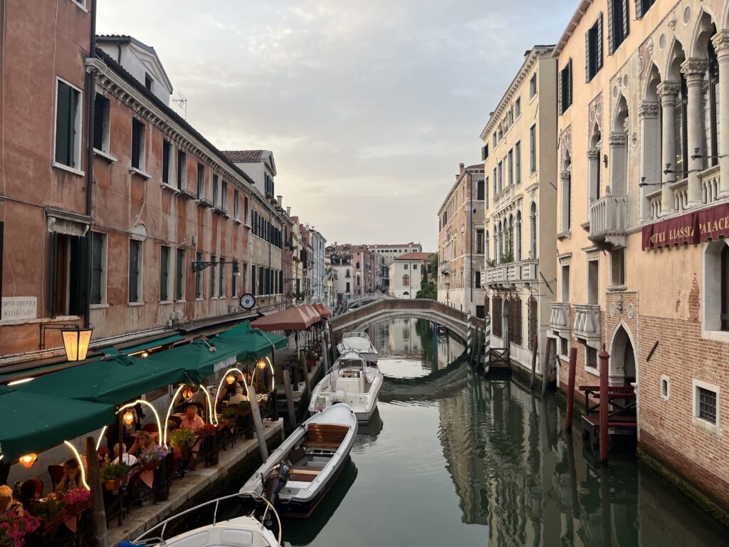 A quaint venetian eatery along the canal.