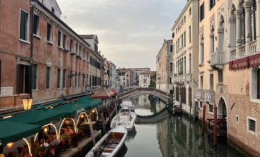 A quaint venetian eatery along the canal.