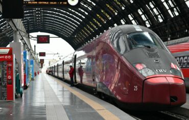 train in Italian train station